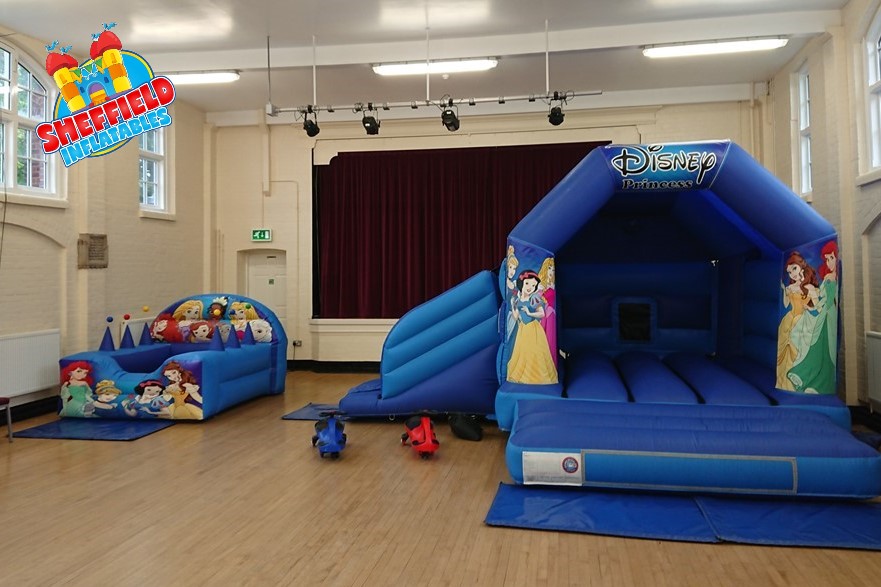 Image of the Princess ball pool with bouncy castle in Sheffield 